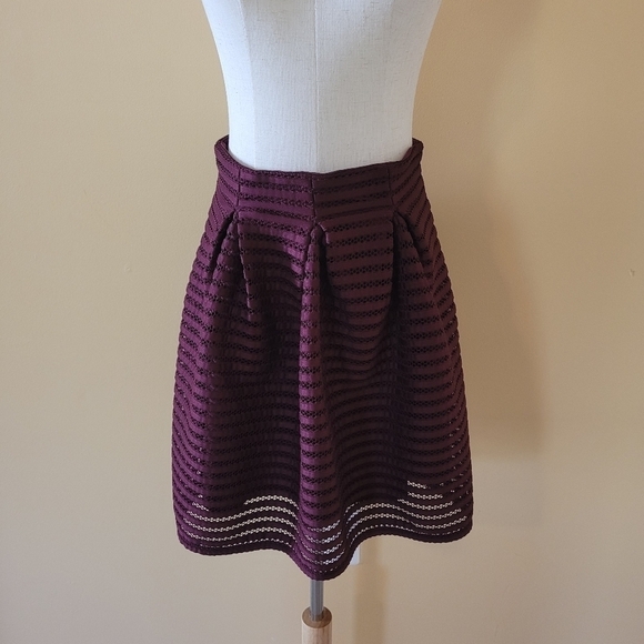 Xhilaration Dresses & Skirts - Xhilaration Burgundy Pleated Lined Mini Skirt Juniors Sz M